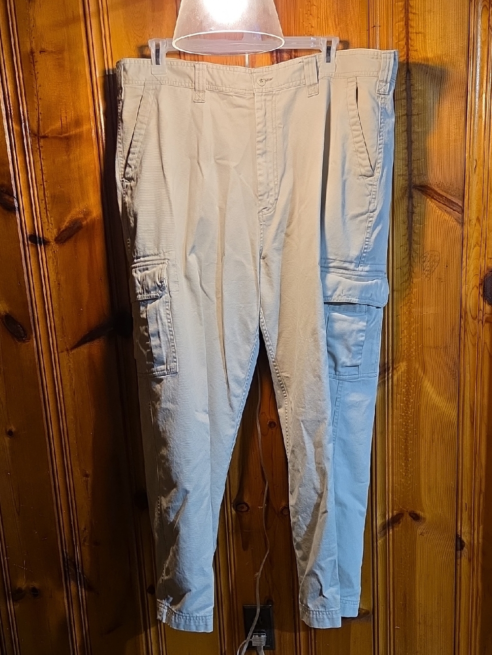 Old Navy Men's Cargo Pants in Khaki